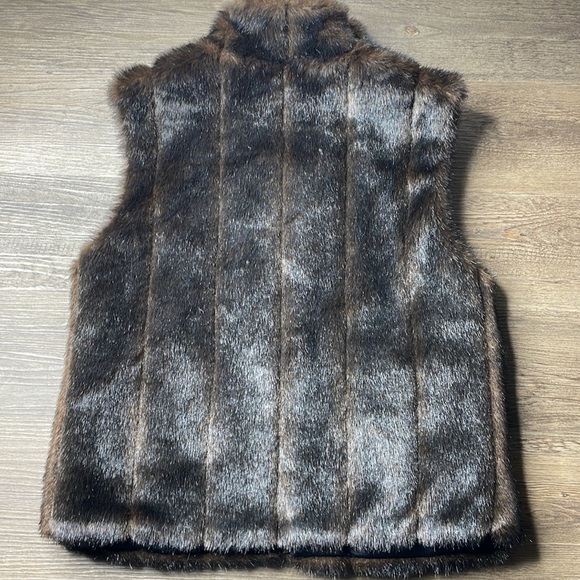 Women’s Brown Black, Faux Fur Reversible Vest, size small/medium - Picture 6 of 9